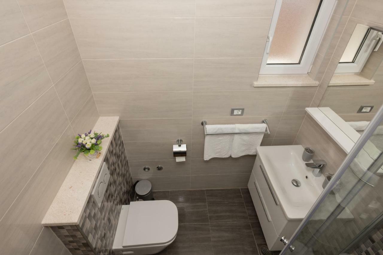 Apartmani Vujcic Makarska Exterior photo